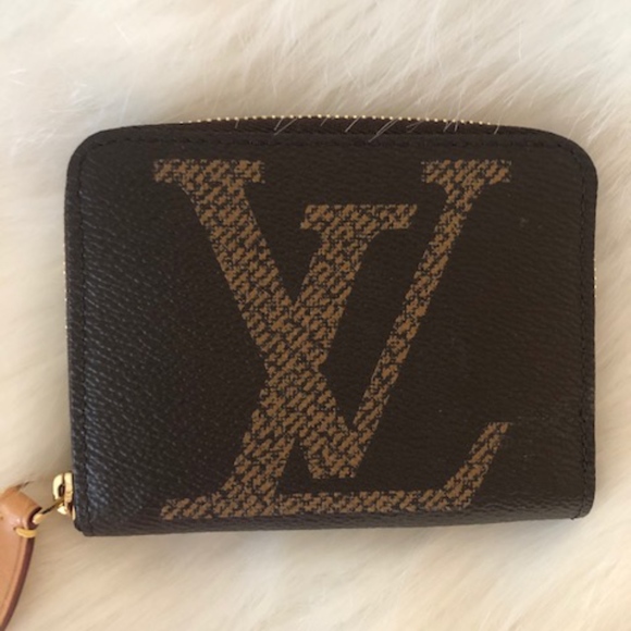 Louis Vuitton Accessories - AUTHENTIC Louis Vuitton Zippy Coin Purse